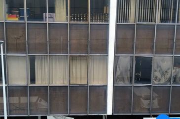 PRIME LOCATION 4.5 Storey Shoplot Opposite Ampang Point 