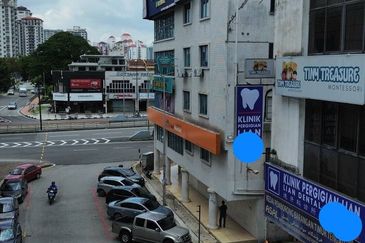 PRIME LOCATION 4.5 Storey Shoplot Opposite Ampang Point 