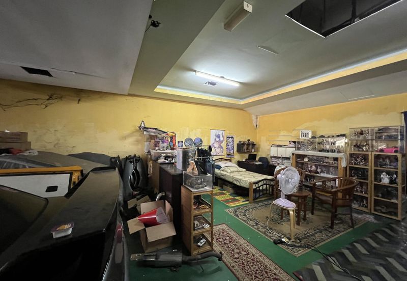 Strategic Location Double Storey Shoplot Pusat Perniagaan Gemilang Kota Warisan 