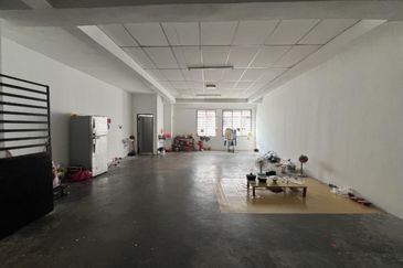 Strategic Location Double Storey Shoplot Pusat Perniagaan Gemilang Kota Warisan 