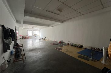 Strategic Location Double Storey Shoplot Pusat Perniagaan Gemilang Kota Warisan 