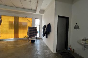 Strategic Location Double Storey Shoplot Pusat Perniagaan Gemilang Kota Warisan 