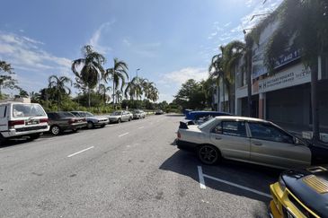 Strategic Location Double Storey Shoplot Pusat Perniagaan Gemilang Kota Warisan 