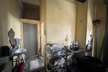 Strategic Location Double Storey Shoplot Pusat Perniagaan Gemilang Kota Warisan 