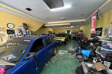 Strategic Location Double Storey Shoplot Pusat Perniagaan Gemilang Kota Warisan 