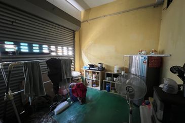 Strategic Location Double Storey Shoplot Pusat Perniagaan Gemilang Kota Warisan 