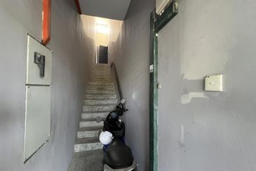 Strategic Location Double Storey Shoplot Pusat Perniagaan Gemilang Kota Warisan 