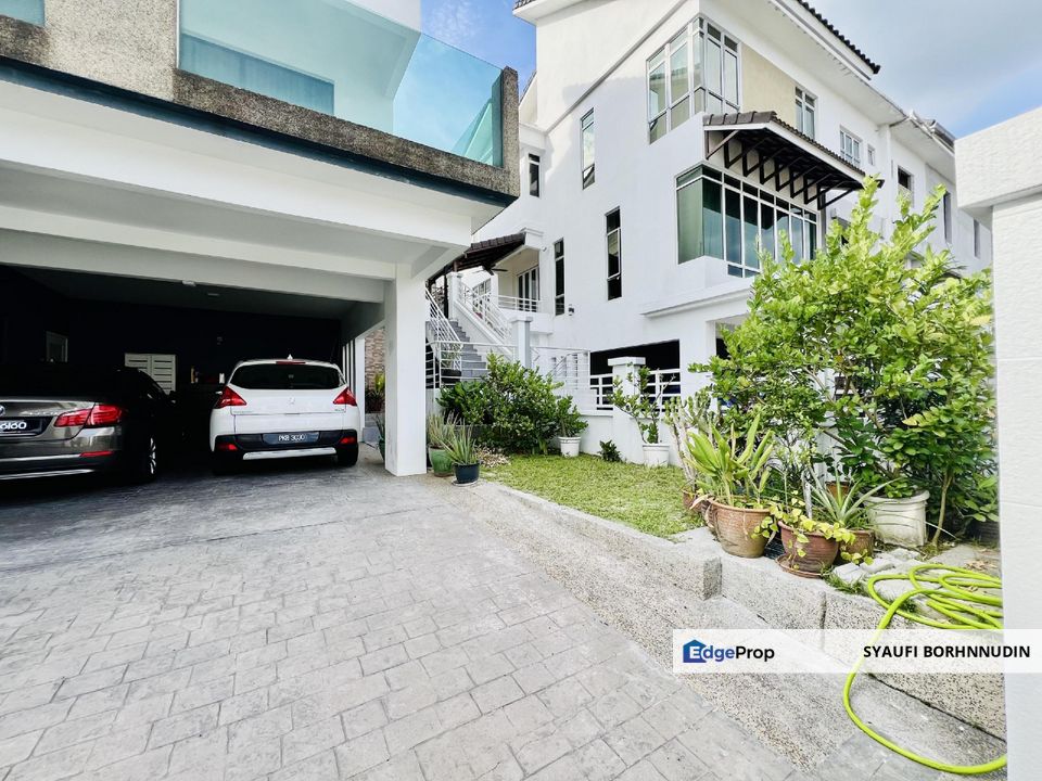 Fully Renovated 2.5 Storey Semi D Saujana Villa Kajang , Selangor, Kajang