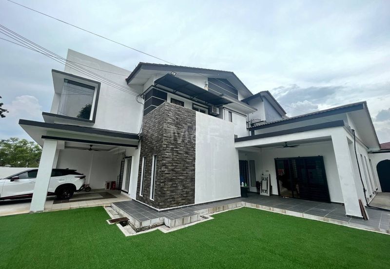Renovated Corner Lot Double Storey Semi D Taman Mentari Semenyih 