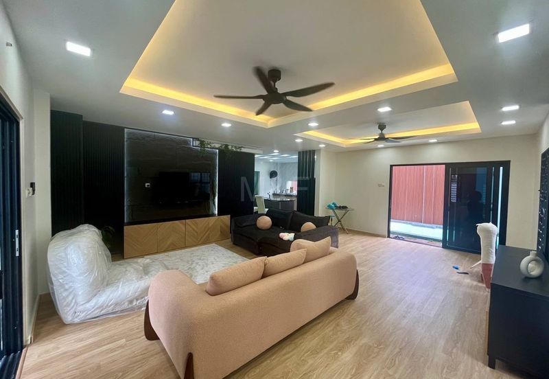 Renovated Corner Lot Double Storey Semi D Taman Mentari Semenyih 