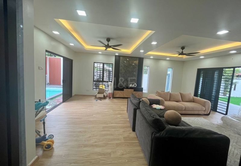 Renovated Corner Lot Double Storey Semi D Taman Mentari Semenyih 