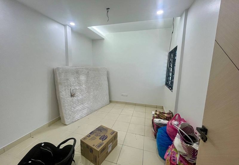 Renovated Corner Lot Double Storey Semi D Taman Mentari Semenyih 