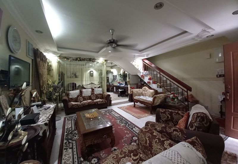 Renovated End Lot Double Storey Terrace Taman Bidara Selayang