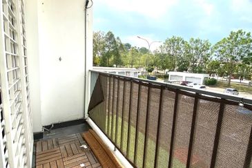 Partial Furnished D’Cerrum Apartment Setia Ecohill