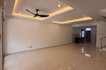 New Refurbished Double Storey Terrace Camelia Bandar Tasik Kesuma 