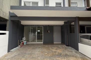 New Refurbished Double Storey Terrace Camelia Bandar Tasik Kesuma 