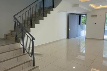 New Refurbished Double Storey Terrace Camelia Bandar Tasik Kesuma 