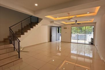 New Refurbished Double Storey Terrace Camelia Bandar Tasik Kesuma 