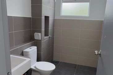 New Refurbished Double Storey Terrace Camelia Bandar Tasik Kesuma 