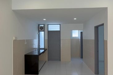New Refurbished Double Storey Terrace Camelia Bandar Tasik Kesuma 