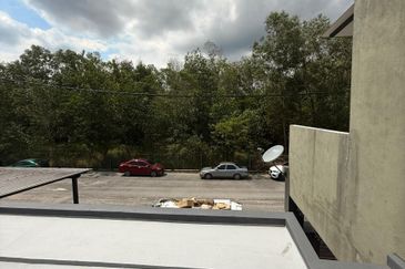 New Refurbished Double Storey Terrace Camelia Bandar Tasik Kesuma 