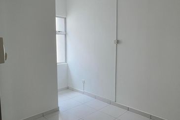 New Refurbished Double Storey Terrace Camelia Bandar Tasik Kesuma 