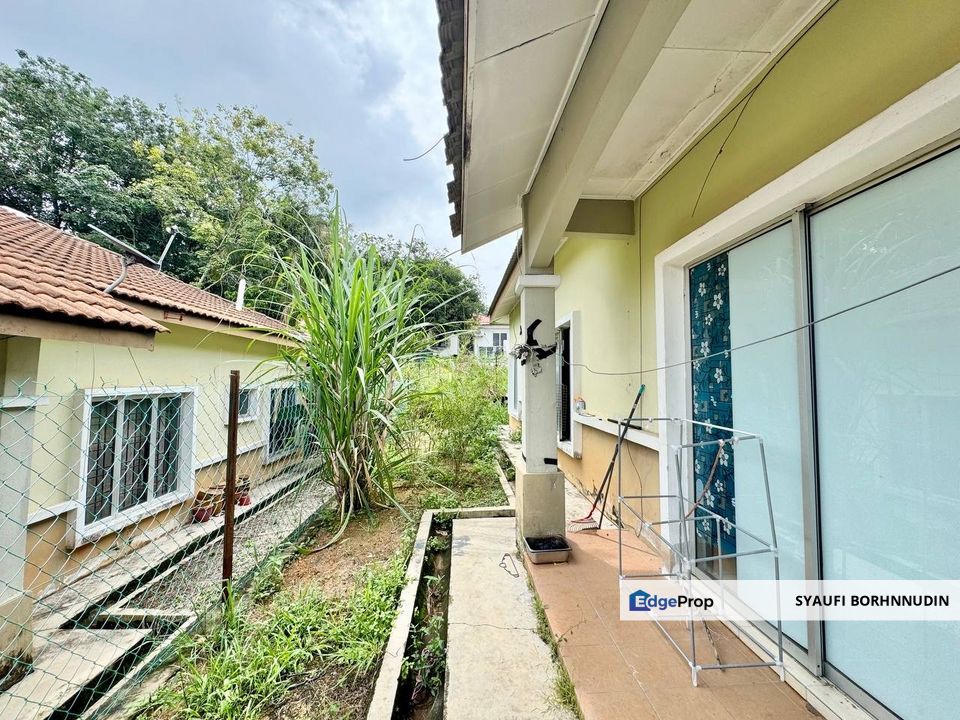 Below Mv Single Storey Taman Desa Baiduri Harmoni Salak Tinggi, Selangor, Sepang