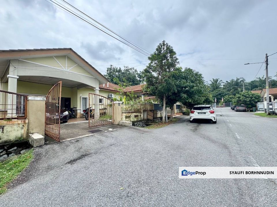 Below Mv Single Storey Taman Desa Baiduri Harmoni Salak Tinggi, Selangor, Sepang