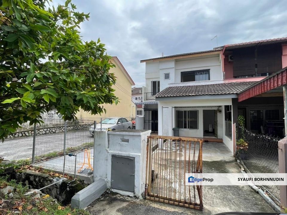 End Lot Double Storey Terrace Taman Pinggiran Senawang , Negeri Sembilan, Seremban