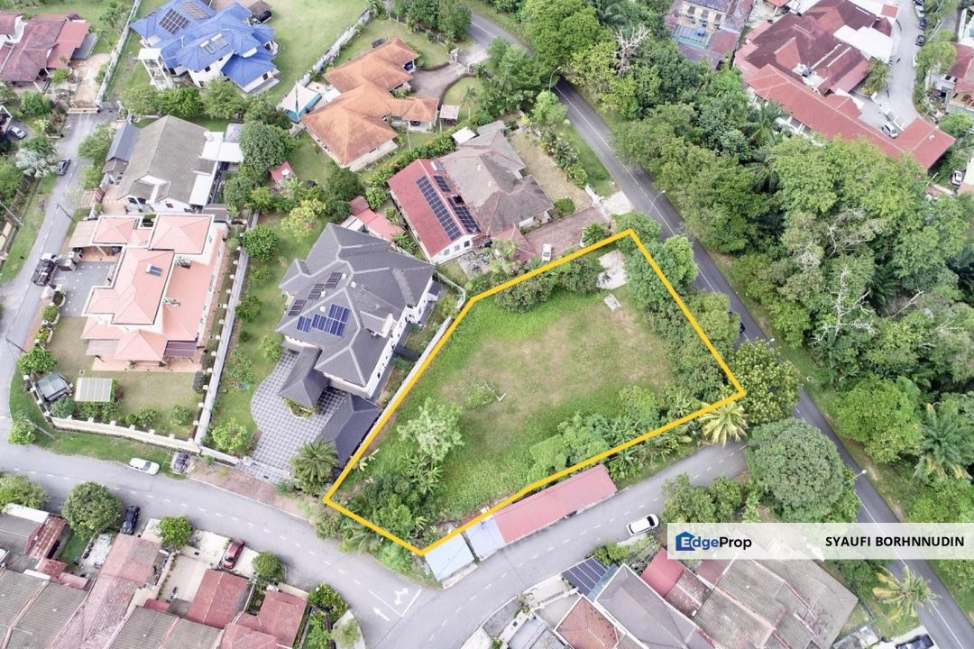 Huge Corner Bungalow Lot Seksyen 4 Bandar Baru Bangi , Selangor, Bangi