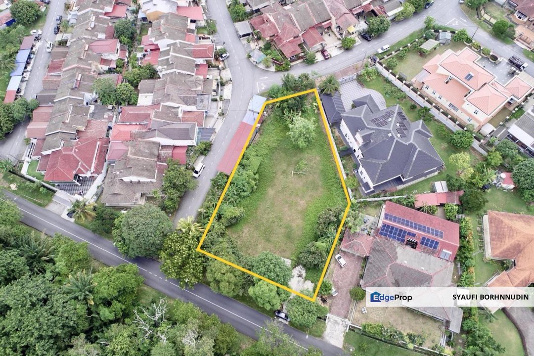 Huge Corner Bungalow Lot Seksyen 4 Bandar Baru Bangi , Selangor, Bangi