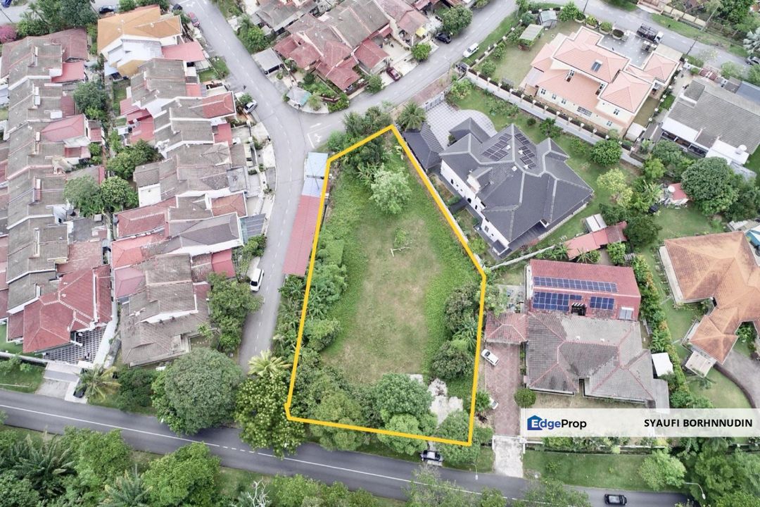 Huge Corner Bungalow Lot Seksyen 4 Bandar Baru Bangi , Selangor, Bangi