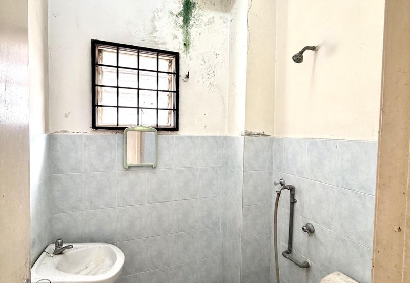 MURAH FACING OPEN Double Storey Terrace Taman Universiti Bangi 