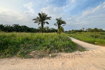 [1.86 ACRES] Residential Land Revolusi Hijau @ Dengkil, Selangor