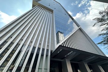 Menara EcoWorld (The Stride Strata Office @ BBCC)