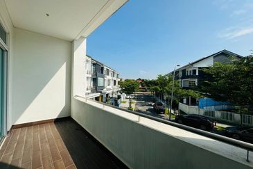 Lagenda Waterfront Homes