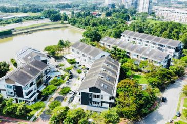 Lagenda Waterfront Homes