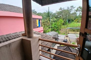 Jalan Suasana, Bandar Tun Hussein Onn