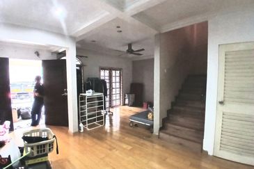 Jalan Suasana, Bandar Tun Hussein Onn