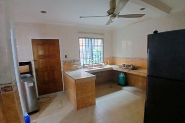 Jalan Suasana, Bandar Tun Hussein Onn