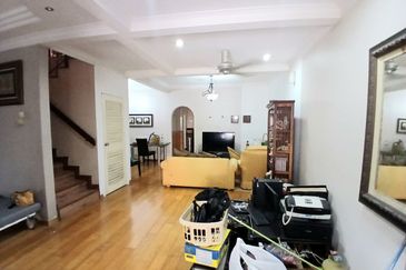 Jalan Suasana, Bandar Tun Hussein Onn