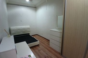 Jalan Suasana, Bandar Tun Hussein Onn