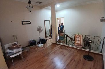 Jalan Suasana, Bandar Tun Hussein Onn