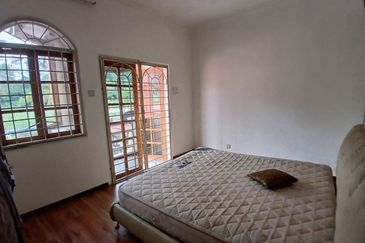 Jalan Suasana, Bandar Tun Hussein Onn