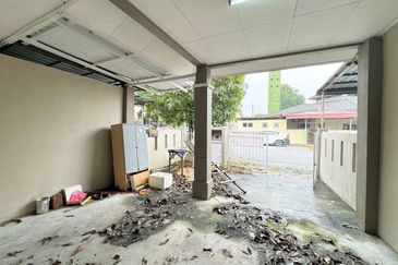 Jalan Kebun Nenas 1A/KS7