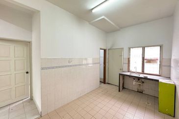 Jalan Kebun Nenas 1A/KS7