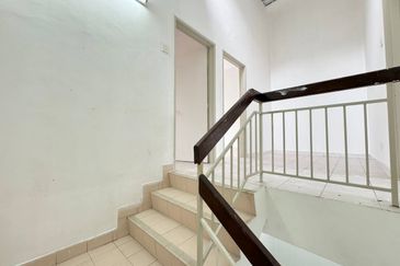 Jalan Kebun Nenas 1A/KS7