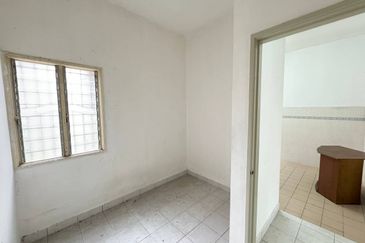 Jalan Kebun Nenas 1A/KS7