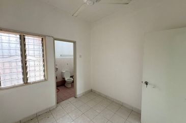 Jalan Kebun Nenas 1A/KS7