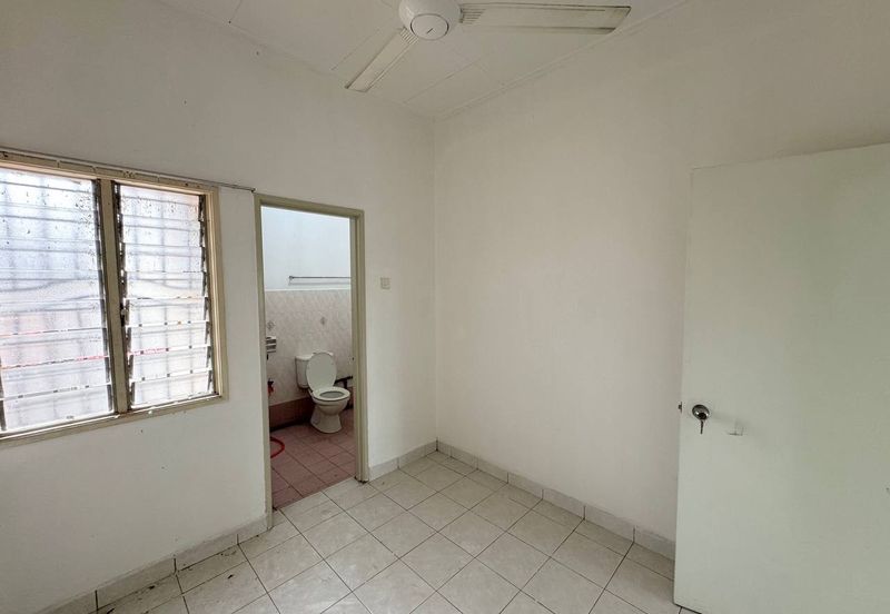 Jalan Kebun Nenas 1A/KS7